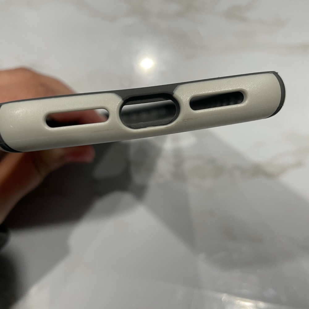 Like new Speck iPhone 11 case - Picture 6 of 6
